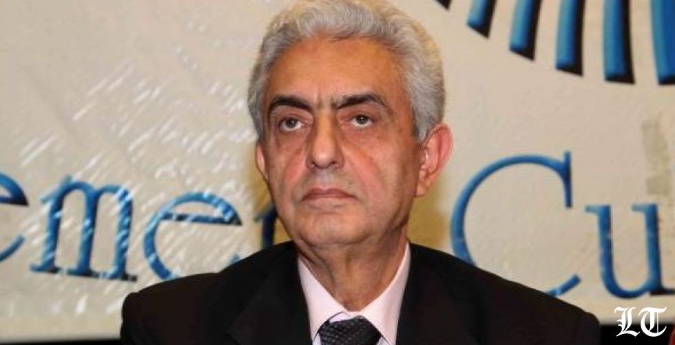 حمار يلبس ثيابنا