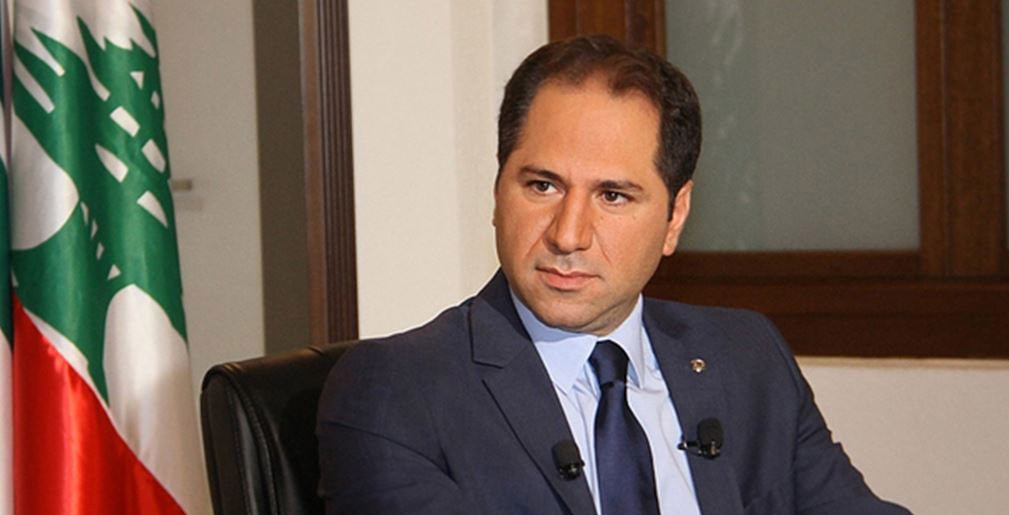 سامي الجميل: النفط الايراني يتسبب بعقوبات للبنان