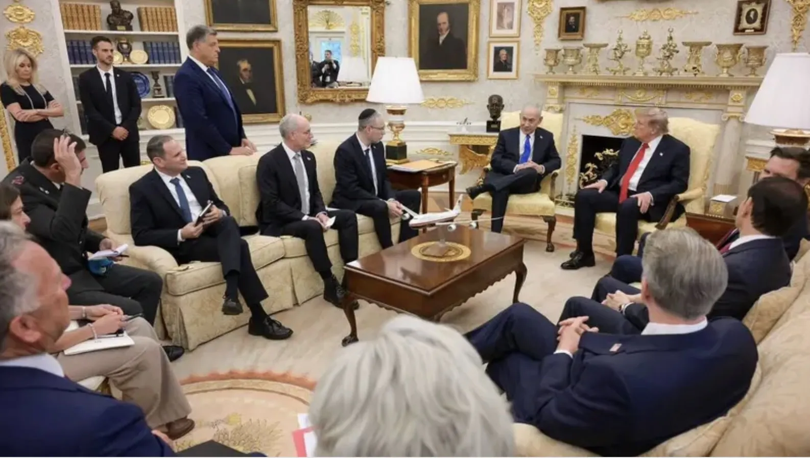اجتماع البيت الابيض