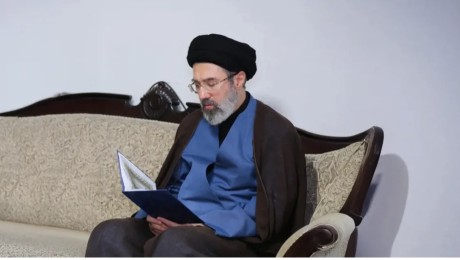 إيران تختار مجتبى خامنئي زعيما أعلى جديدا