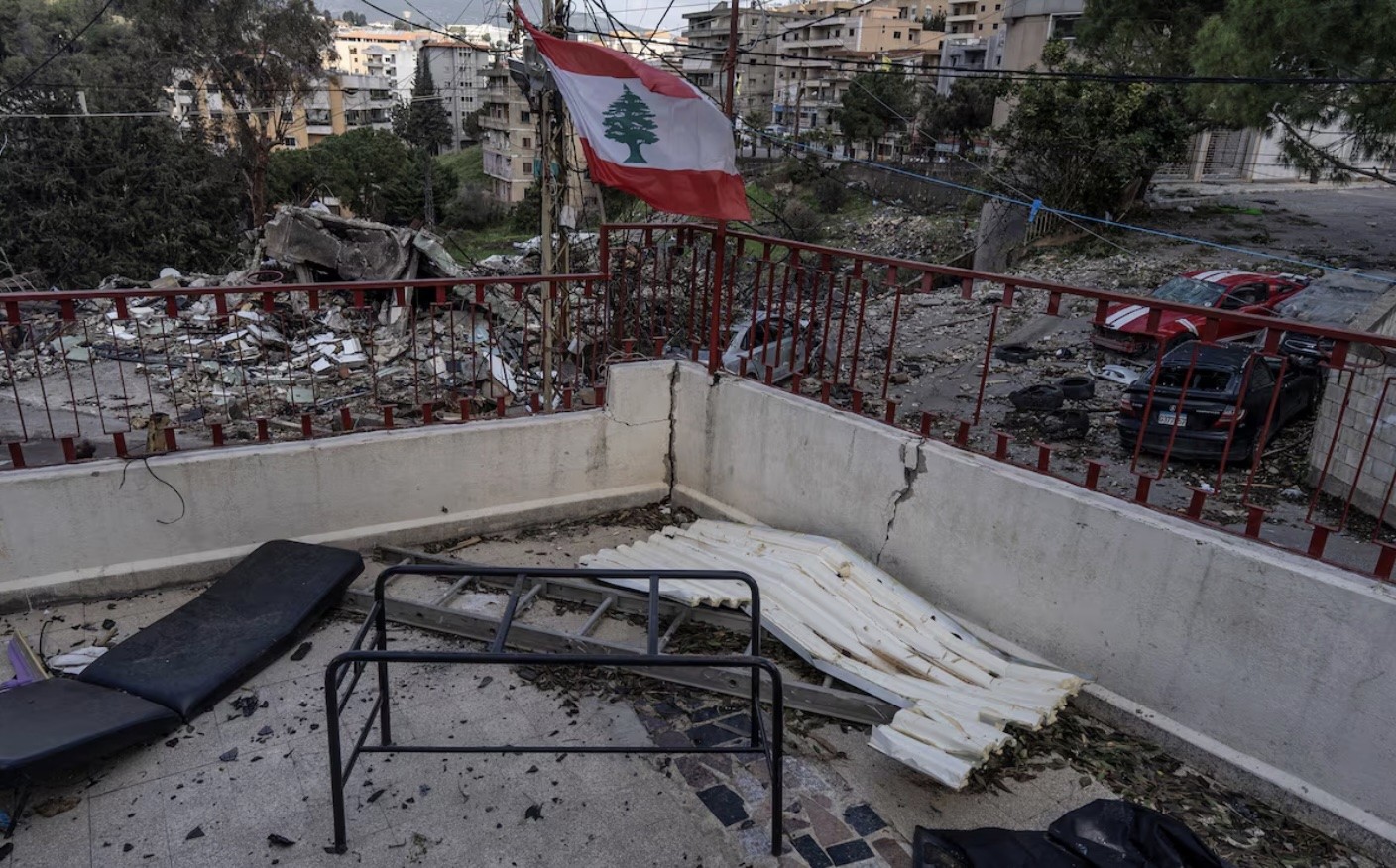 ايران تفاوض عن لبنان