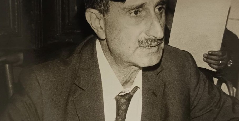 تحت الضوء (17) اخفضوا أصواتكم لنسمعكم