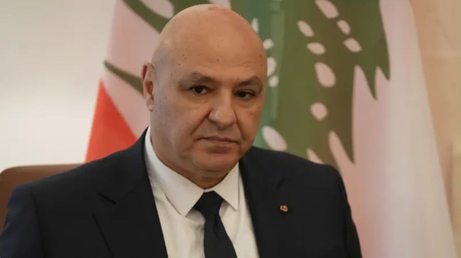 الرئيس عون في العراء الإعلامي الرسمي من يدافع عن خيار الدولة؟