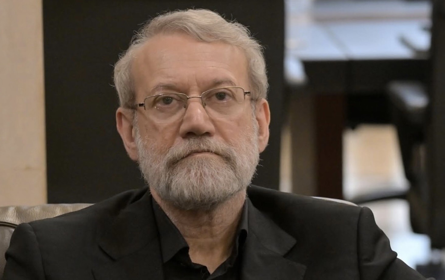 انتفاضة السلطة التنفيذية في لبنان: لاريجاني سمع  البلاغ رقم واحد