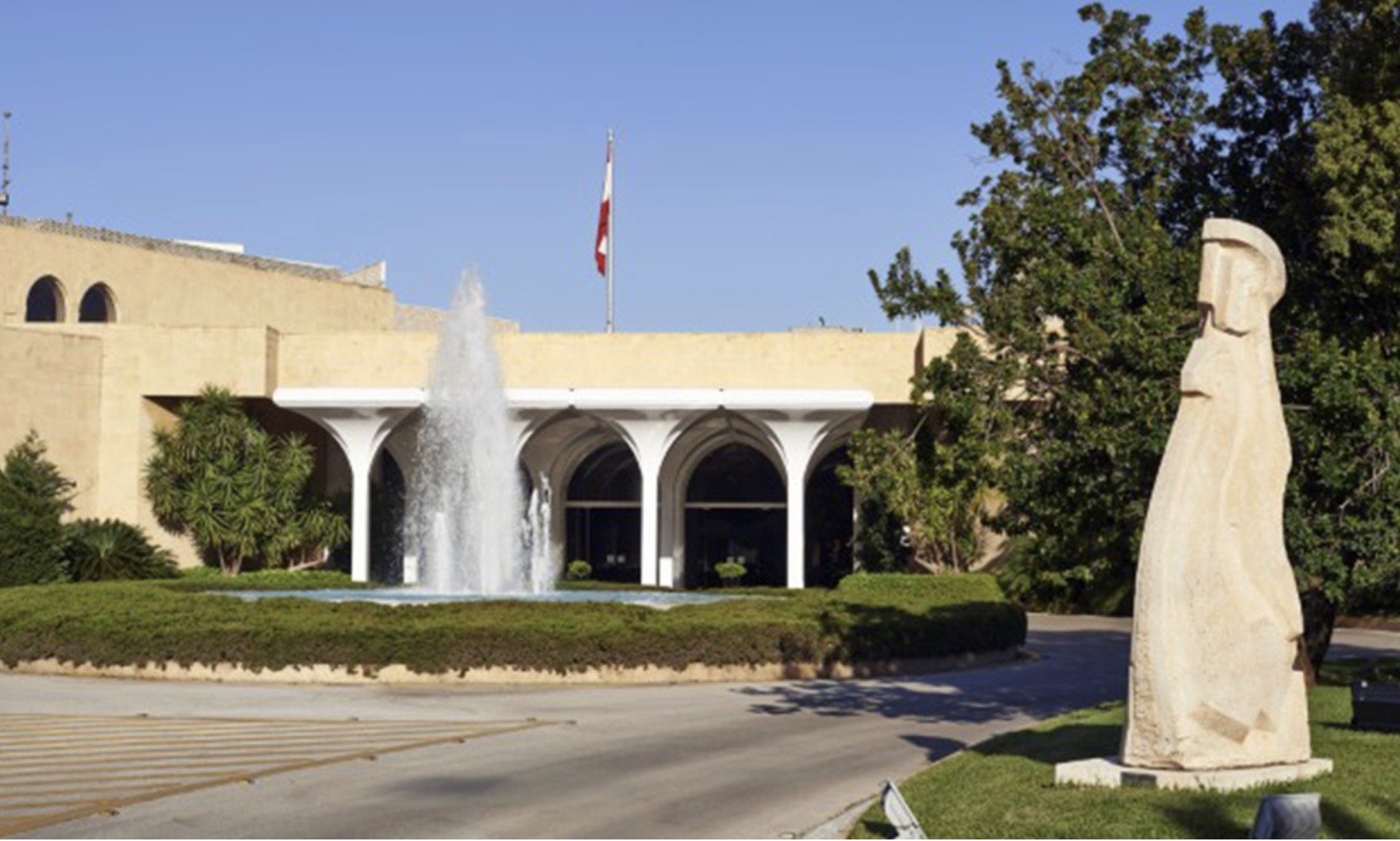 حرية التعبير أم حملة كسر عظم؟ ماذا يجري ضد رئاسة الجمهورية؟